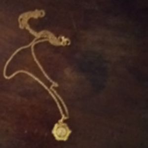 Beautiful 9.5"Inch Gold Tone Necklace